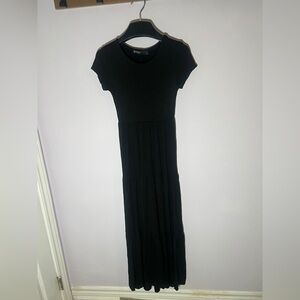 Black short-sleeve dress